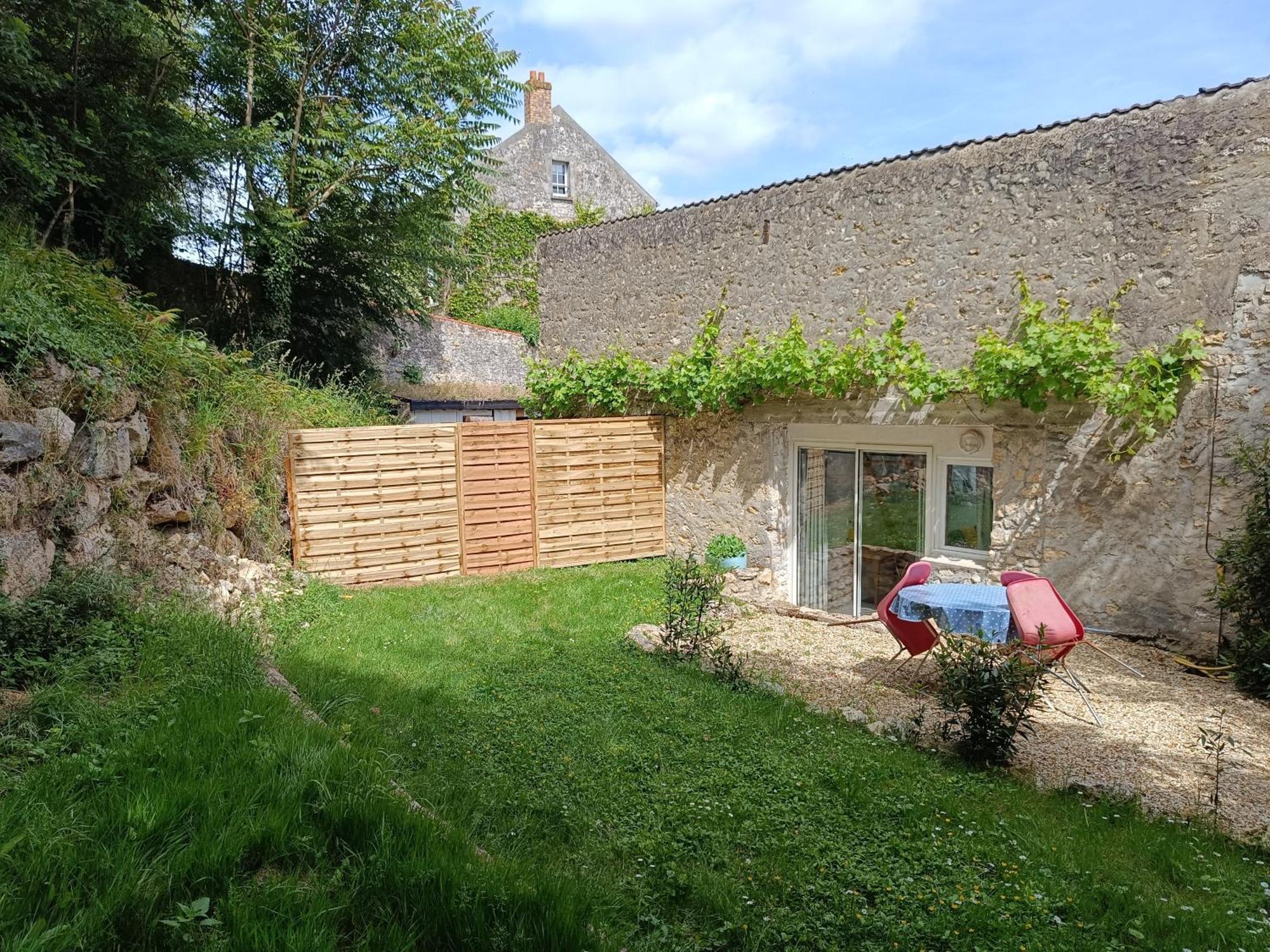 Apartment Entier Dans Village Calme